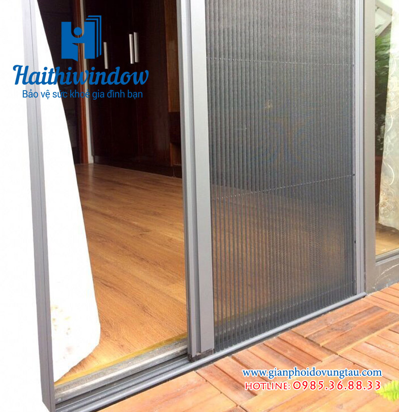 cửa lưới xếp có ray cao 1mm lắp đặt cho cửa đi