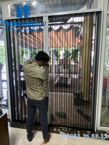 cửa muỗi xếp lá nhôm