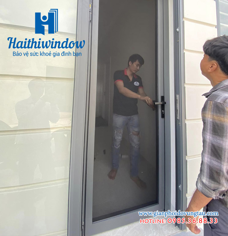 hình ảnh thi công cửa lưới chống muỗi chống trộm cánh mở