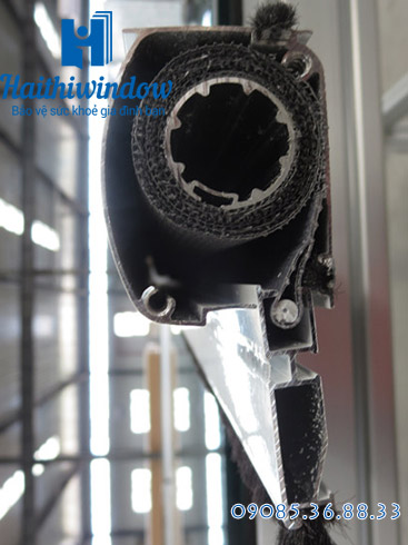 Thanh nhôm và lưới tự cuốn